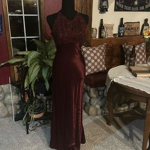 80s/90s long burgundy gown size s